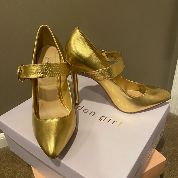 Gold pointed toe heels with strap - Picture 2 of 5